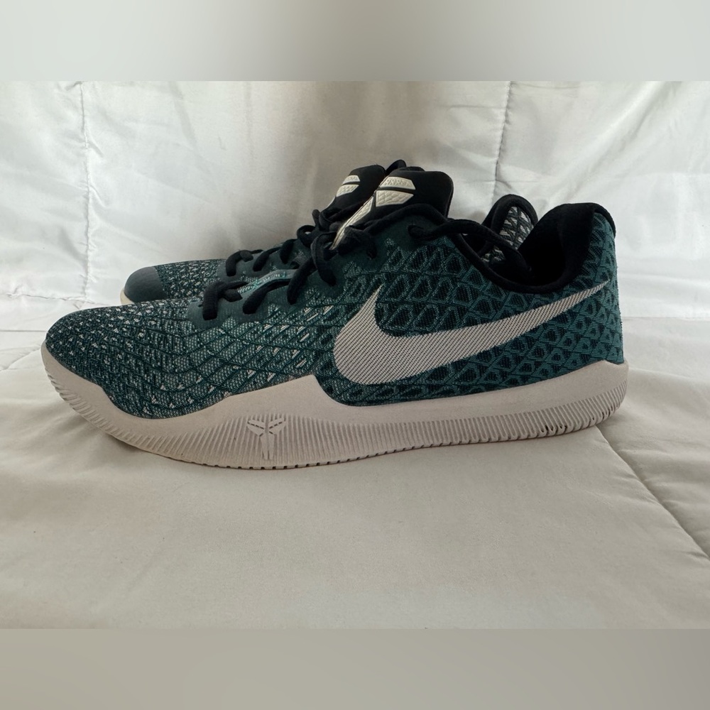 Nike Kobe Mamba Instinct Basketball Shoes
Men's Size 9.5